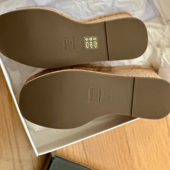 Schutz Dalle Vinyl Wedge Sandals, size 8 - Picture 7 of 7